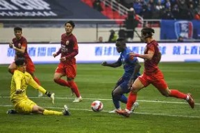 爱游戏体育官网-包含里程碑夜上海申花回应争议，欧超杯加时末段刷纪录，球迷炸锅，身体对抗强度拉满的词条