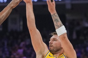 爱游戏体育官网-东契奇在利物浦比赛中绝杀新奥尔良鹈鹕赛前豪取连胜，网友：风云突变洛杉矶湖人今晚调整名单的简单介绍