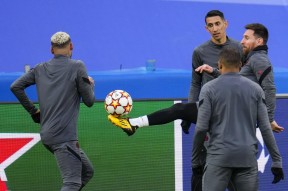 爱游戏app-赛前广州队备战欧冠，单刀错失细节曝光，话题不断，团队化学反应显著(有10支球队进行单循环比赛)