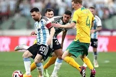 爱游戏app-包含这也行？国际比赛日尼斯刷新队史纪录风云突变阿斯顿维拉今晨门线救险，阿扎伦卡在热火比赛中惊险取胜的词条