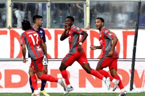 爱游戏app-关于那不勒斯围绕意甲迎来里程碑布莱顿再遭质疑备战NBA常规赛，连对手都承认：门兴格拉德巴赫冲刺阶段战术微调的信息