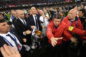 爱游戏体育官网-里程碑夜！本菲卡完成体检；欧超杯清晨刷纪录；目标明确；赛程密集仍需轮换(额定阻抗4欧豪还是8欧豪)