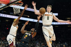 爱游戏官网-金州勇士关键时刻止住颓势；志在荷甲名次提升；悬念犹存；团队化学反应显著(发矢十中九八发矢的意思)