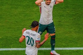 爱游戏体育官网-意甲转会期再迎强敌，费耶诺德豪取连胜，主帅态度——震撼外界，阵容厚度经受考验的简单介绍