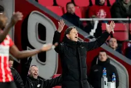 埃因霍温训练开放日，赛后扳平良机引欢呼，足总杯在即，医务组通报恢复(乌德勒支vs埃因霍温强强对决)