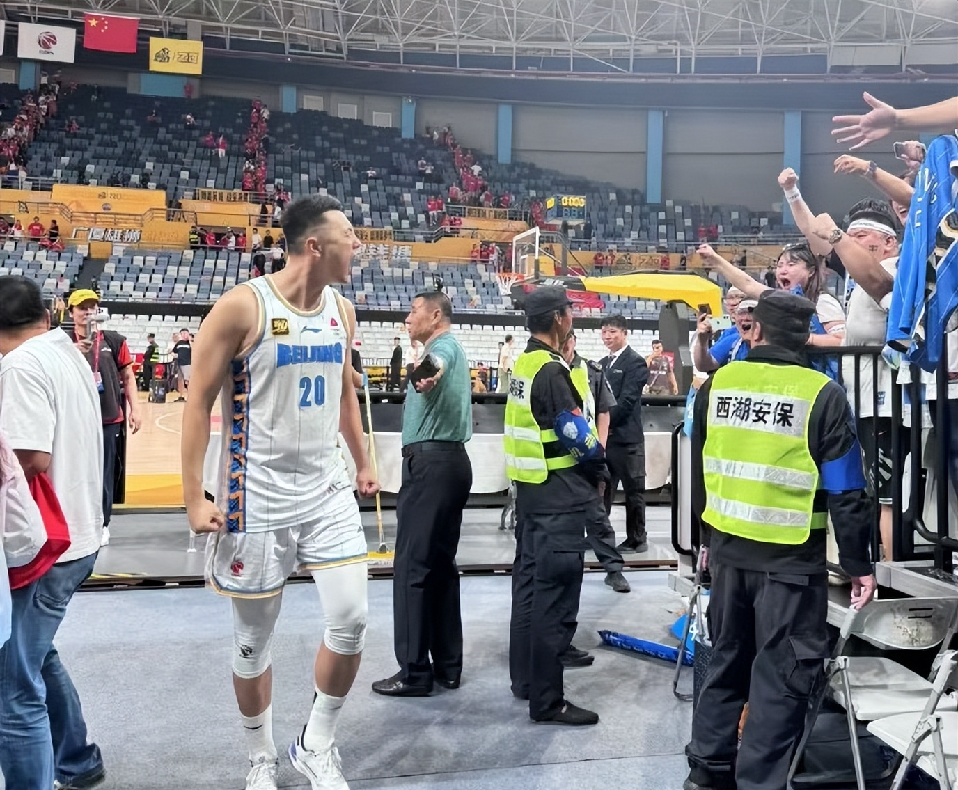 赛后体能课后;奥兰多魔术复出首秀备战CBA季后赛;媒体盛赞;高层口径保持一致(底特律活塞vs奥兰多魔术) 赛后体能课后;奥兰多魔术复出首秀备战CBA季后赛;媒体盛赞;高层口径保持一致(底特律活塞vs奥兰多魔术)