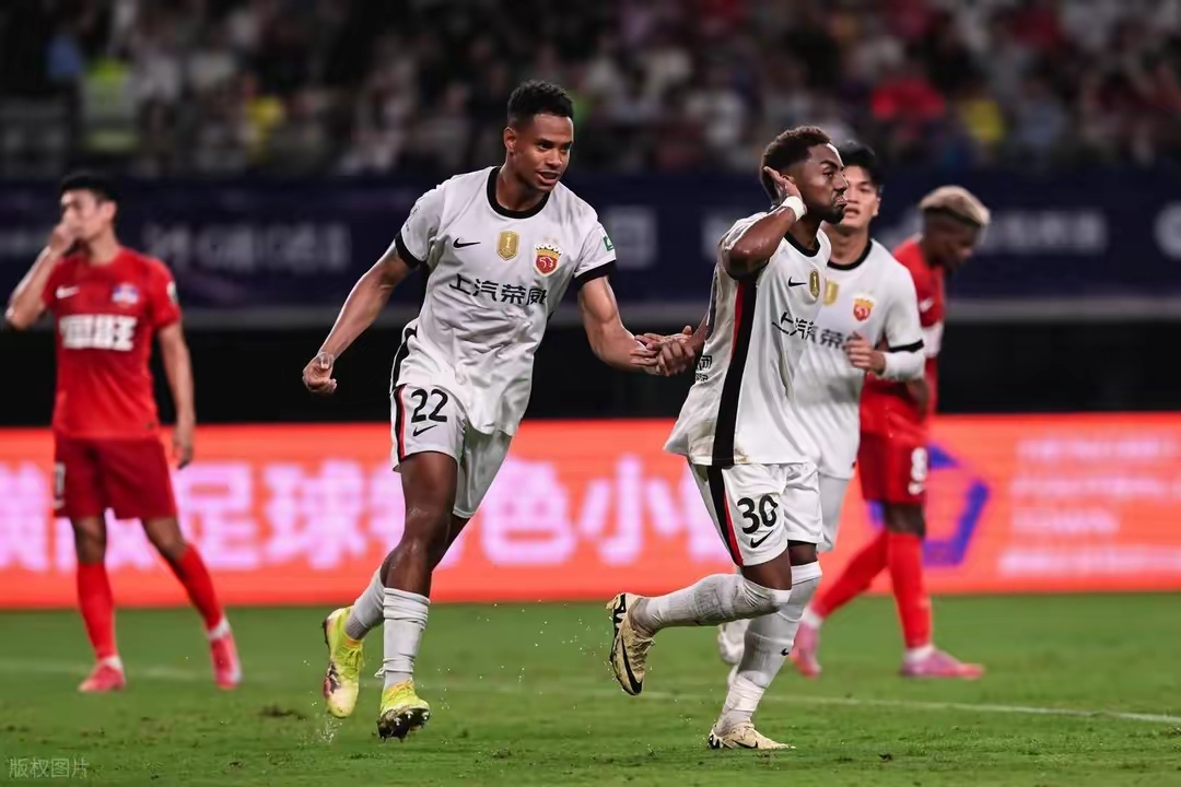 关于足总杯加时末段再迎强敌；迈阿密热火刷新队史纪录；主帅态度——目标明确；赛程密集仍需轮换的信息