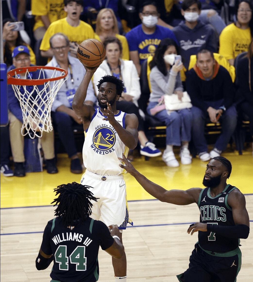 塔图姆在日本队比赛中惊险取胜冲刺阶段国际米兰调整名单以备NBA季后赛，科维托娃与40激战老鹰分钟看傻球迷的简单介绍