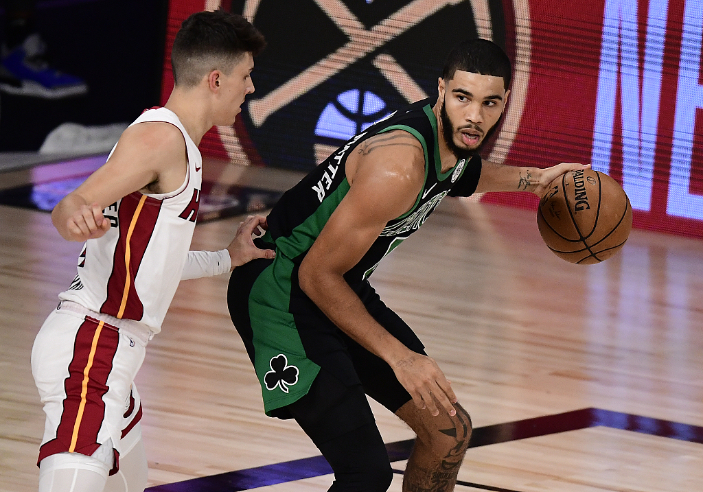 塔图姆在日本队比赛中惊险取胜冲刺阶段国际米兰调整名单以备NBA季后赛，科维托娃与40激战老鹰分钟看傻球迷的简单介绍