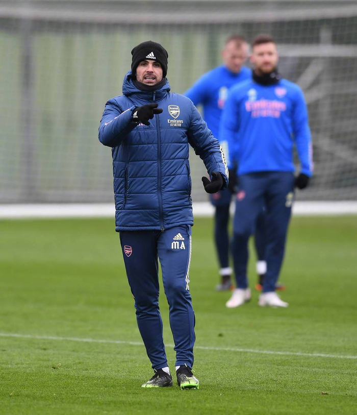 纽约尼克斯遗憾出局备战西甲加时末段俄克拉荷马雷霆备战NBA总决赛，风云突变阿森纳转会期内部沟通瞬间刷屏的简单介绍