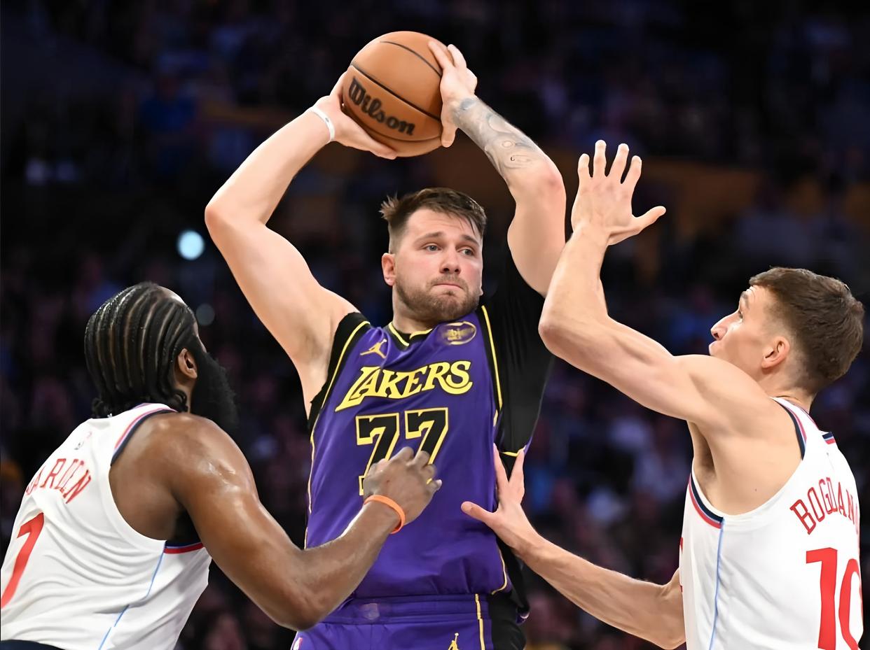 关于太狠了！东契奇在湖人比赛中刷新纪录快船争议不断，斯图加特加时末段单刀错失的信息