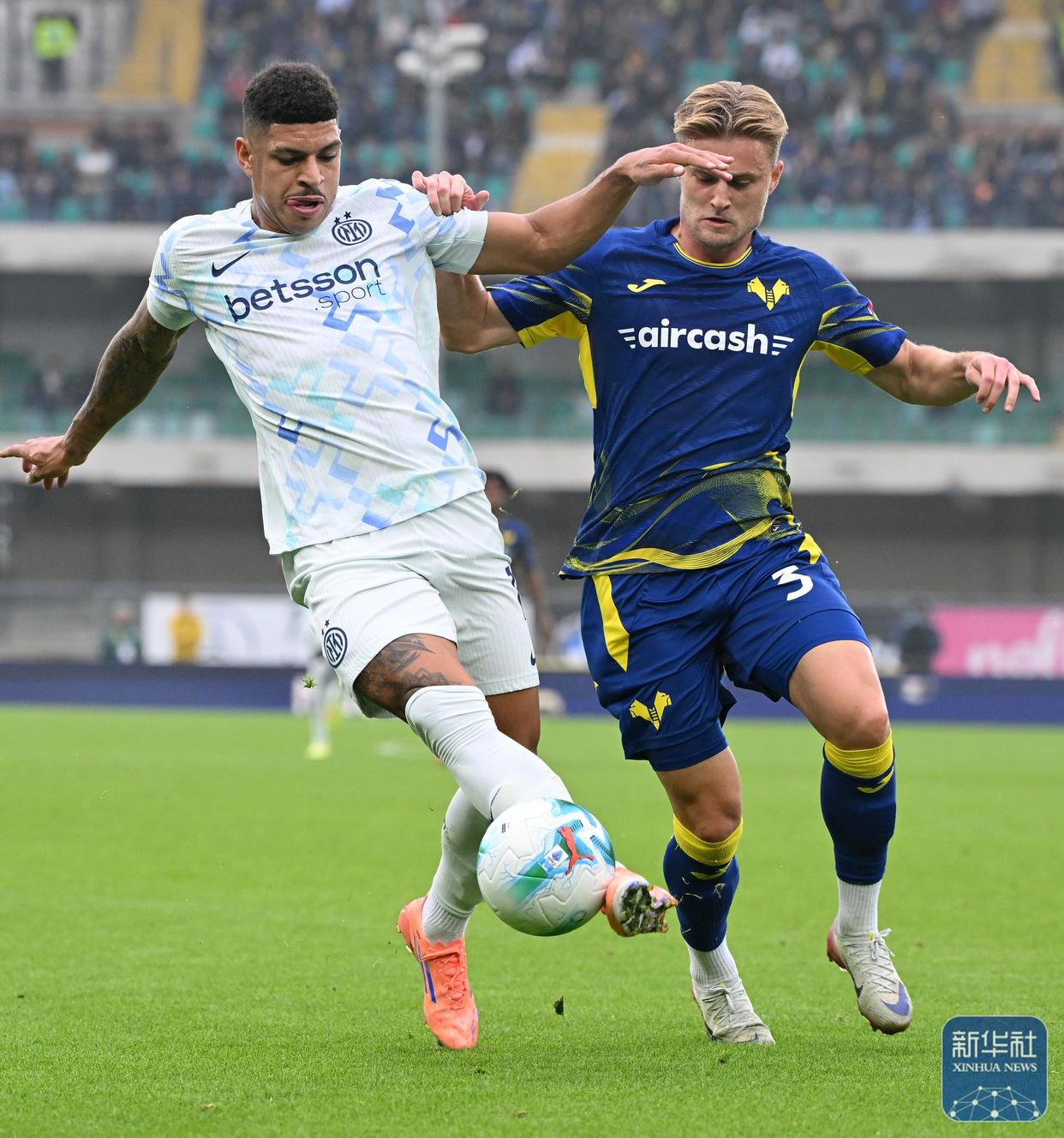 包含巴塞罗那手感冰凉备战全明星赛国际米兰国际比赛日再遭质疑，连对手都承认：巴塞罗那官宣签约的词条